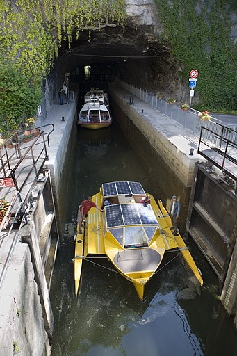 Eclusage : sortie des bateaux. © Yves Sancey / Région Bourgogne-Franche-Comté, Inventaire du patrimoine - 2006 Eclusage : sortie des bateaux. © Yves Sancey / Région Bourgogne-Franche-Comté, Inventaire du patrimoine - 2006