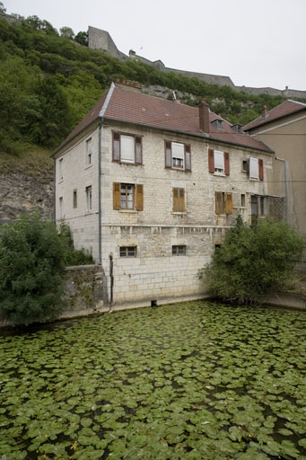 Façade postérieure du bâtiment de logement et bureau. © Yves Sancey / Région Bourgogne-Franche-Comté, Inventaire du patrimoine - 2006 Façade postérieure du bâtiment de logement et bureau. © Yves Sancey / Région Bourgogne-Franche-Comté, Inventaire du patrimoine - 2006