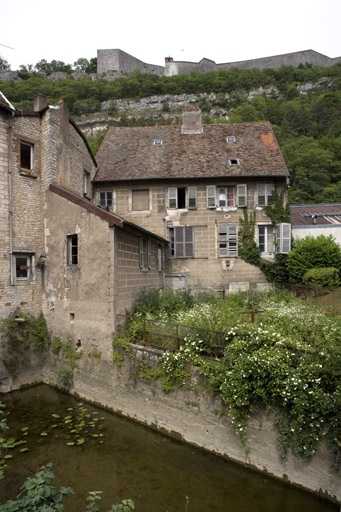 Façade postérieure des logements désaffectés. © Yves Sancey / Région Bourgogne-Franche-Comté, Inventaire du patrimoine - 2006 Façade postérieure des logements désaffectés. © Yves Sancey / Région Bourgogne-Franche-Comté, Inventaire du patrimoine - 2006