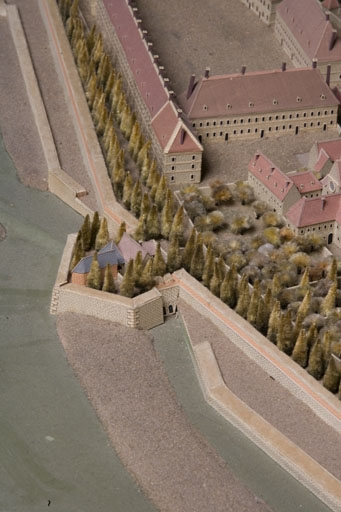 Vue plongeante sur le moulin de Saint-Paul depuis l'aval : détail du plan-relief de Besançon, 1722. © Yves Sancey / Région Bourgogne-Franche-Comté, Inventaire du patrimoine - 2006 Vue plongeante sur le moulin de Saint-Paul depuis l'aval : détail du plan-relief de Besançon, 1722. © Yves Sancey / Région Bourgogne-Franche-Comté, Inventaire du patrimoine - 2006