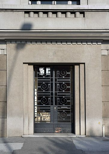 Porte d'entrée d'un immeuble. © Yves Sancey / Région Bourgogne-Franche-Comté, Inventaire du patrimoine - 2006