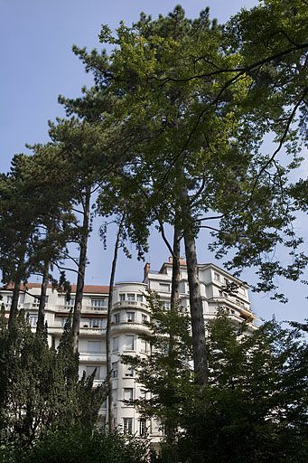 Vue des façades depuis la promenade Micaud. © Yves Sancey / Région Bourgogne-Franche-Comté, Inventaire du patrimoine - 2006