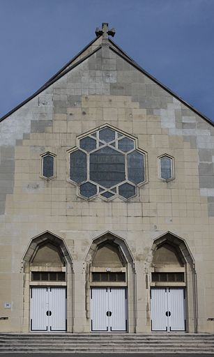Parvis. © Yves Sancey / Région Bourgogne-Franche-Comté, Inventaire du patrimoine - 2006