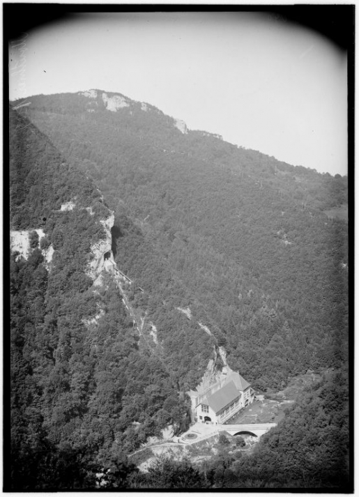 [Vue plongeante depuis le sud-est], s.d. [vers 1930]. © Jules Manias / Région Bourgogne-Franche-Comté, Inventaire du patrimoine - 2006