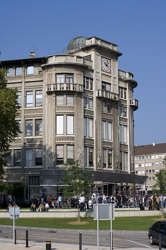 Corps d'entrée de trois quarts gauche © Yves Sancey / Région Bourgogne-Franche-Comté, Inventaire du patrimoine - 2006 Corps d'entrée de trois quarts gauche © Yves Sancey / Région Bourgogne-Franche-Comté, Inventaire du patrimoine - 2006