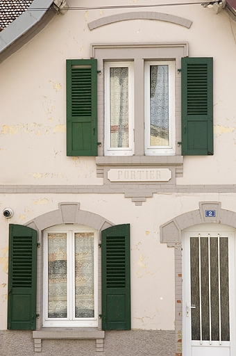 Détail de façade de la conciergerie. © Jérôme Mongreville / Région Bourgogne-Franche-Comté, Inventaire du patrimoine - 2006