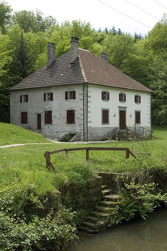 Logement patronal (1817) vu de trois quarts. © Jérôme Mongreville / Région Bourgogne-Franche-Comté, Inventaire du patrimoine - 2006