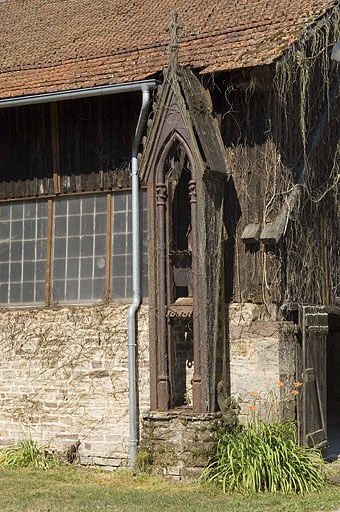 Pinacle en fonte adossé au magasin industriel. © Jérôme Mongreville / Région Bourgogne-Franche-Comté, Inventaire du patrimoine - 2006