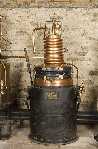 Alambic à vapeur Lepage, Urbain et Cie, provenant de la distillerie Lemercier (Prédurupt). © Jérôme Mongreville / Région Bourgogne-Franche-Comté, Inventaire du patrimoine - 2006