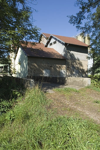 Vue du moulin depuis le sud-est. © Jérôme Mongreville / Région Bourgogne-Franche-Comté, Inventaire du patrimoine - 2006