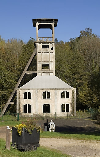 Le chevalement. Vue de face. © Jérôme Mongreville / Région Bourgogne-Franche-Comté, Inventaire du patrimoine - 2006