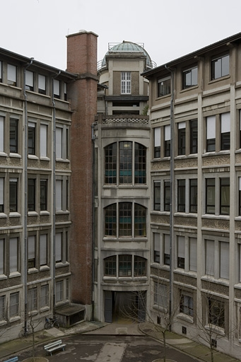 Corps d'entrée : façade sur cour. © Yves Sancey / Région Bourgogne-Franche-Comté, Inventaire du patrimoine - 2007 Corps d'entrée : façade sur cour. © Yves Sancey / Région Bourgogne-Franche-Comté, Inventaire du patrimoine - 2007
