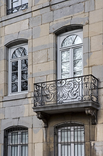 Vue du balcon en fer forgé de trois quarts droit. © Yves Sancey / Région Bourgogne-Franche-Comté, Inventaire du patrimoine - 2007