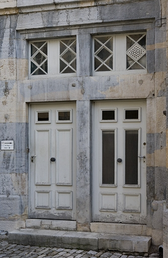 Détail de deux portes de l'aile à gauche de la cour © Yves Sancey / Région Bourgogne-Franche-Comté, Inventaire du patrimoine - 2007