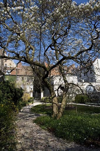 Vue d'ensemble du jardin depuis le fond. © Yves Sancey / Région Bourgogne-Franche-Comté, Inventaire du patrimoine - 2007