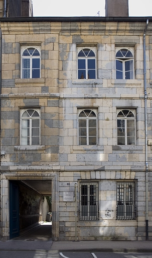 Vue d'ensemble de la partie gauche de la façade sur rue. © Yves Sancey / Région Bourgogne-Franche-Comté, Inventaire du patrimoine - 2007