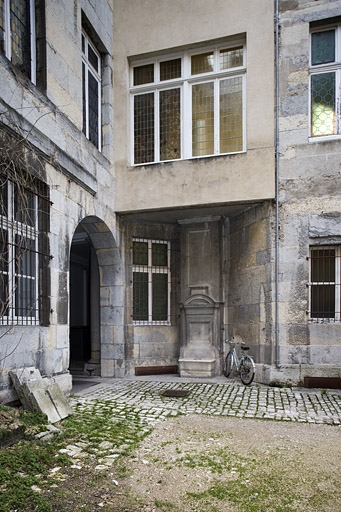 Vue d'ensemble de l'entrée sur cour. © Yves Sancey / Région Bourgogne-Franche-Comté, Inventaire du patrimoine - 2007