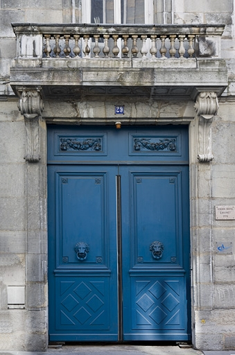 Détail du portail d'entrée sur rue. © Yves Sancey / Région Bourgogne-Franche-Comté, Inventaire du patrimoine - 2007
