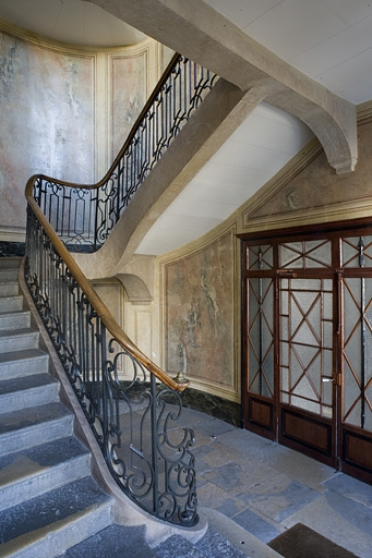 Vue de l'escalier depuis l'entrée. © Yves Sancey / Région Bourgogne-Franche-Comté, Inventaire du patrimoine - 2007