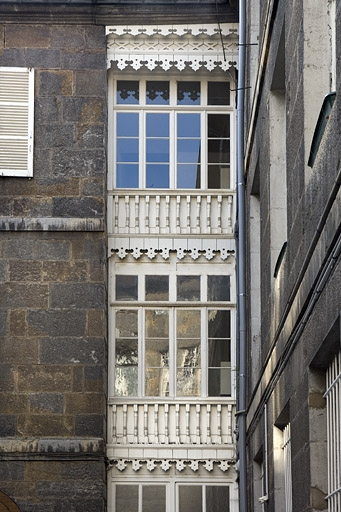 Détail de la façade sur cour de l'escalier secondaire. © Yves Sancey / Région Bourgogne-Franche-Comté, Inventaire du patrimoine - 2007