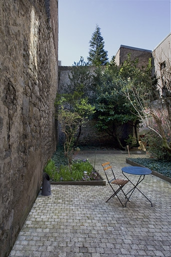 Vue d'ensemble de la deuxième cour. © Yves Sancey / Région Bourgogne-Franche-Comté, Inventaire du patrimoine - 2007
