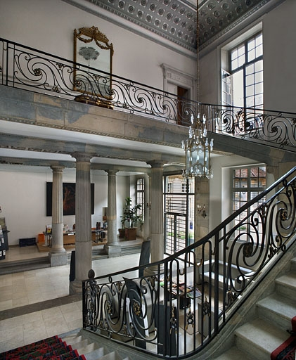 Vue d'ensemble de l'escalier d'honneur depuis le premier palier. © Yves Sancey / Région Bourgogne-Franche-Comté, Inventaire du patrimoine - 2007