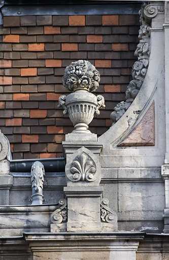 Détail de l'aileron gauche d'une lucarne. © Yves Sancey / Région Bourgogne-Franche-Comté, Inventaire du patrimoine - 2007