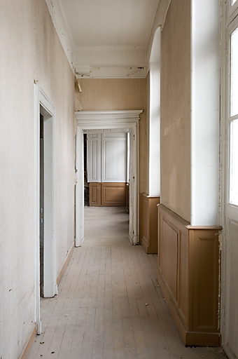 Vue d'ensemble du couloir au premier étage. © Jérôme Mongreville / Région Bourgogne-Franche-Comté, Inventaire du patrimoine - 2007