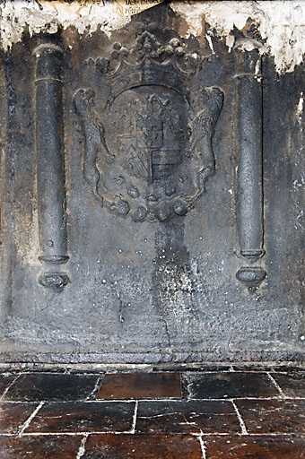 Détail d'une plaque de cheminée du premier étage. © Jérôme Mongreville / Région Bourgogne-Franche-Comté, Inventaire du patrimoine - 2007