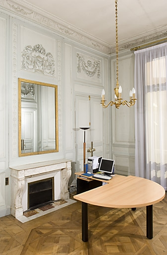 Détail de la cheminée de la chambre à gauche du salon. © Jérôme Mongreville / Région Bourgogne-Franche-Comté, Inventaire du patrimoine - 2007