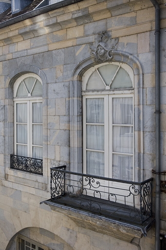 Détail de la porte-fenêtre sur la façade postérieure de la maison. © Yves Sancey / Région Bourgogne-Franche-Comté, Inventaire du patrimoine - 2007