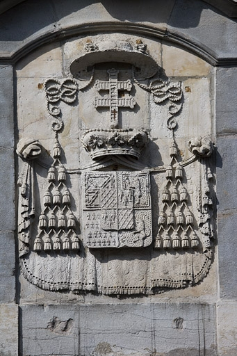 Détail des armoiries du cardinal Louis-François de Rohan-Chabot. © Yves Sancey / Région Bourgogne-Franche-Comté, Inventaire du patrimoine - 2007