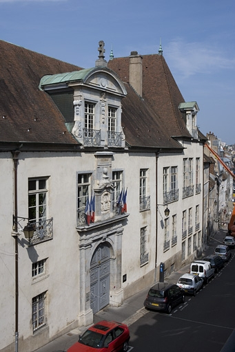 Façade sur rue, de trois quarts gauche : vue rapprochée. © Yves Sancey / Région Bourgogne-Franche-Comté, Inventaire du patrimoine - 2007