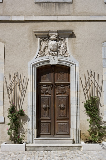 Détail de la porte d'entrée du logis. © Yves Sancey / Région Bourgogne-Franche-Comté, Inventaire du patrimoine - 2007