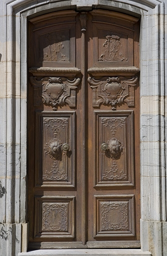 Détail des vantaux de la porte d'entrée du logis. © Yves Sancey / Région Bourgogne-Franche-Comté, Inventaire du patrimoine - 2007