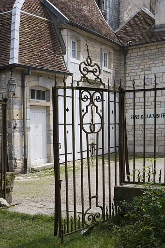 Détail de la porte de la grille du jardin. © Yves Sancey / Région Bourgogne-Franche-Comté, Inventaire du patrimoine - 2007