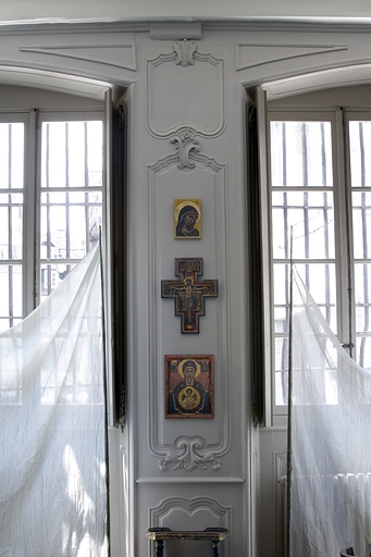 Intérieur, rez-de-chaussée : détail des lambris du salon, panneau entre les deux fenêtres. © Yves Sancey / Région Bourgogne-Franche-Comté, Inventaire du patrimoine - 2007