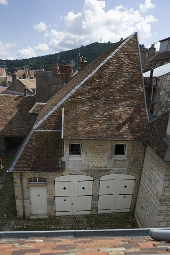 Vue du bâtiment des remises depuis le comble du logis. © Yves Sancey / Région Bourgogne-Franche-Comté, Inventaire du patrimoine - 2007