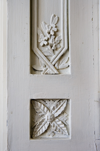 Intérieur, premier étage : détail d'un décor, lambris de la bibliothèque. © Yves Sancey / Région Bourgogne-Franche-Comté, Inventaire du patrimoine - 2007