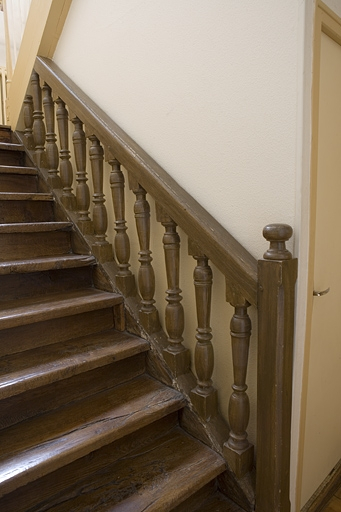 Intérieur, premier étage : détail de l'escalier secondaire conduisant à l'étage de comble. © Yves Sancey / Région Bourgogne-Franche-Comté, Inventaire du patrimoine - 2007