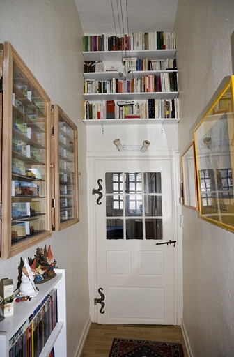 Intérieur, premier étage : vue d'ensemble du couloir à l'emplacement de l'alcôve de la chambre à gauche du salon. © Yves Sancey / Région Bourgogne-Franche-Comté, Inventaire du patrimoine - 2007