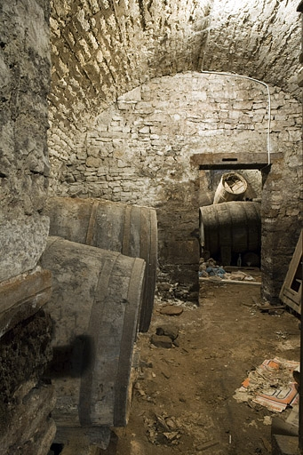 Intérieur, sous-sol : cave droite, partie médiane,vue d'ensemble. © Yves Sancey / Région Bourgogne-Franche-Comté, Inventaire du patrimoine - 2007