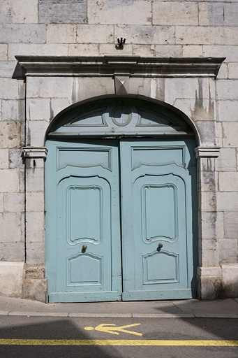 Détail du portail d'entrée sur rue. © Yves Sancey / Région Bourgogne-Franche-Comté, Inventaire du patrimoine - 2007