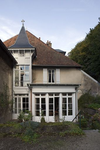 Façade latérale droite : vue rapprochée de face. © Yves Sancey / Région Bourgogne-Franche-Comté, Inventaire du patrimoine - 2007