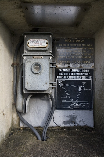 Téléphone oriental : vue rapprochée. © Yves Sancey / Région Bourgogne-Franche-Comté, Inventaire du patrimoine - 2007