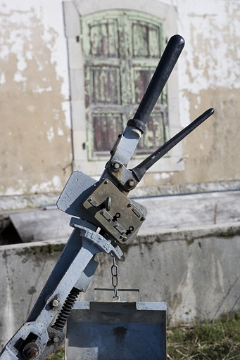 Levier de manoeuvre : détail de la serrure et de sa clef. © Yves Sancey / Région Bourgogne-Franche-Comté, Inventaire du patrimoine - 2007