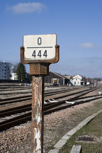 Face côté La Cluse. Le panneau signale que la voie est en palier sur 444 m. © Yves Sancey / Région Bourgogne-Franche-Comté, Inventaire du patrimoine - 2007