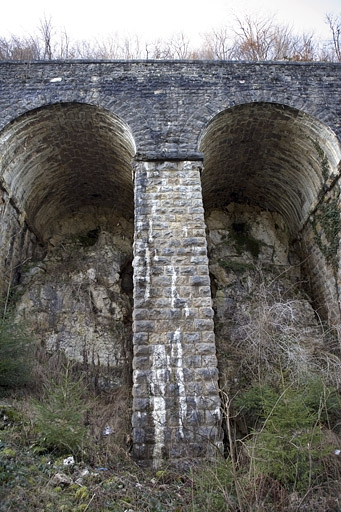 Deuxième mur à arcades : deux arches. © Yves Sancey / Région Bourgogne-Franche-Comté, Inventaire du patrimoine - 2007 Deuxième mur à arcades : deux arches. © Yves Sancey / Région Bourgogne-Franche-Comté, Inventaire du patrimoine - 2007