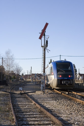 Sémaphore côté Andelot-en-Montagne : position ouverte pour le passage d'un autorail X 73500. © Yves Sancey / Région Bourgogne-Franche-Comté, Inventaire du patrimoine - 2007