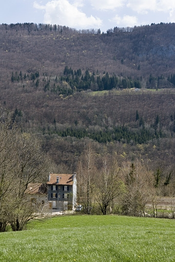 Vue d'ensemble du site, depuis le nord-ouest. © Yves Sancey / Région Bourgogne-Franche-Comté, Inventaire du patrimoine - 2007